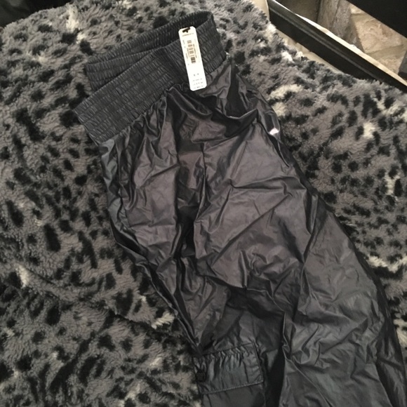 Victoria Sport metallic wind breaker pants ⚡️ - Picture 3 of 3